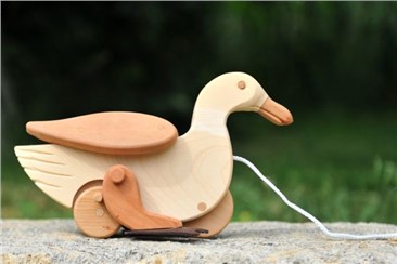 Ducky:   Verwendete Holzarten: Körper: Ahorn; Räder: Rotbuche; Flügel, Schnabel und F