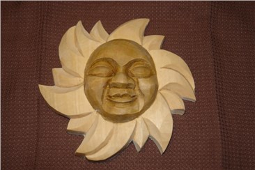 Sonne:   Einzelstück!   Handgeschnitzte Sonne aus Lindenholz   Größe: 15 x 15 cm