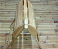 Klappbarer Sattelständer:    ein praktischer Sattelständer aus Holz, der auch optisch keine Wünsche offe