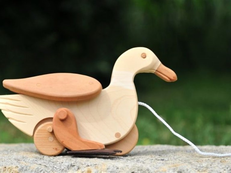 Ducky:   Verwendete Holzarten: Körper: Ahorn; Räder: Rotbuche; Flügel, Schnabel und F