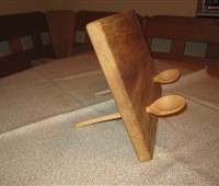Kochbuchhalter Nuss:   Eleganter Kochbuchhalter aus Nuss-Holz - der "Hingucker" in jeder Küche!   