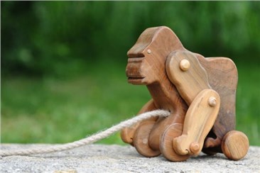 Gonzilla:    Aus Nußholz gefertigter Gorilla mit 5 Stück limitiert und unsigniert.    