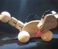 Drache:   Der voll bewegliche Drache!   Sein Körper besteht aus Nuss-Holz und er bew