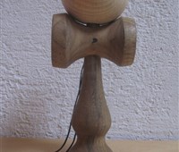 Kendama:   Kendama ist ein Geschicklichkeitsspiel aus Japan - nicht nur für Kinder!   